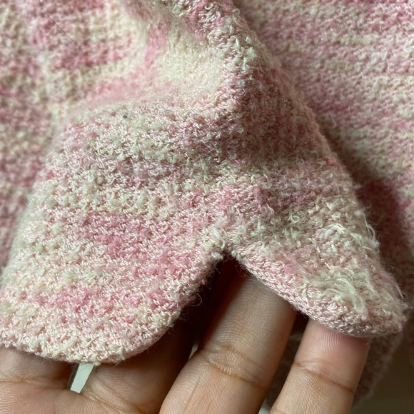 St. John • Santana Knit Pink Boucle 2 pc Skirt Suit • USA - Picture 10 of 12